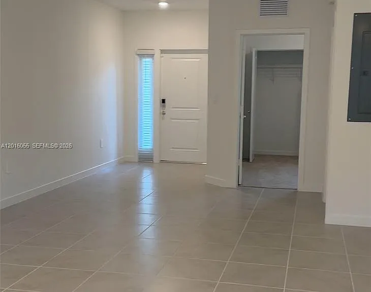 509 NE 1st Dr — Photo 3