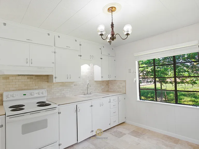 705 Florence St — Photo 9