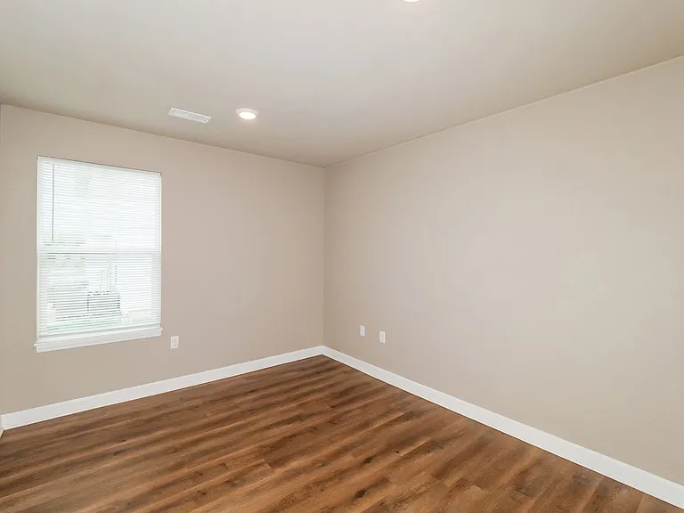 208 SW Rose St — Photo 13