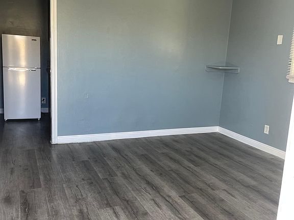 2nd image of 122 W Chicago Ave