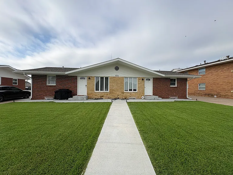 1004 Country Club Dr #4 — Photo 1