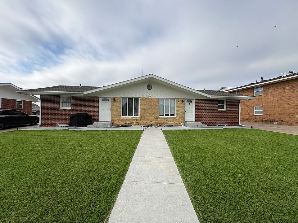 1st image of 1004 Country Club Dr #4