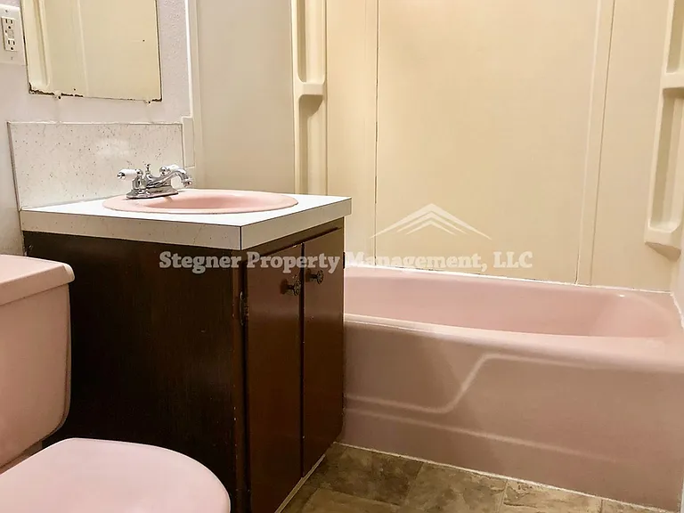 1017 18th Ave — Photo 9