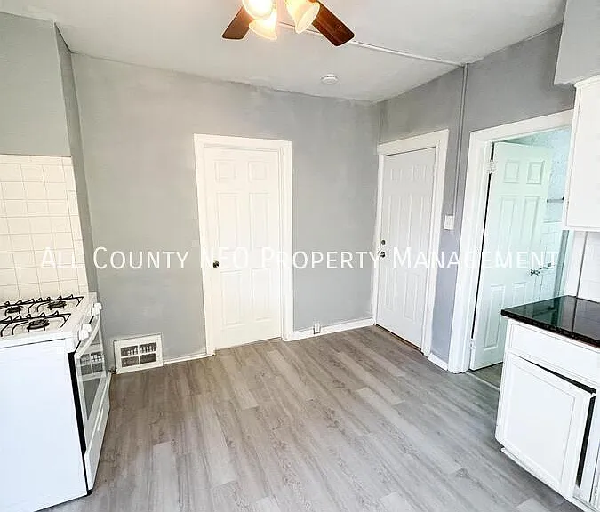 3452 W 91st St #DOWN — Photo 4