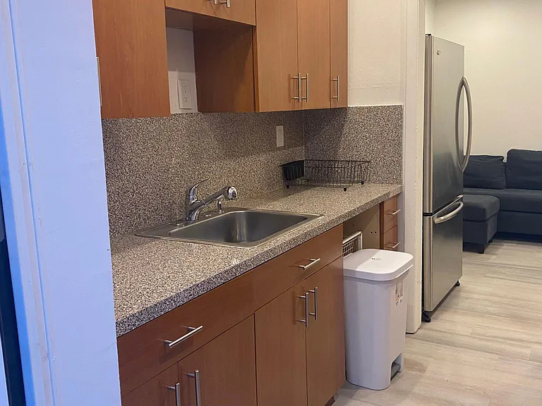 1035 SW 12th Ave #3 — Photo 9