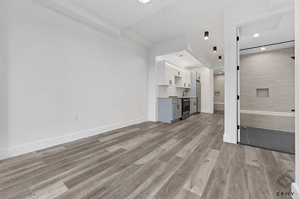 Rented by ERNY LLC | media 38