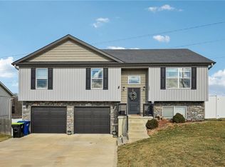 102 Division St, Knob Noster, MO 65336