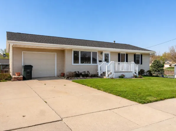 4324 Midway Dr NW, Cedar Rapids, IA 52405