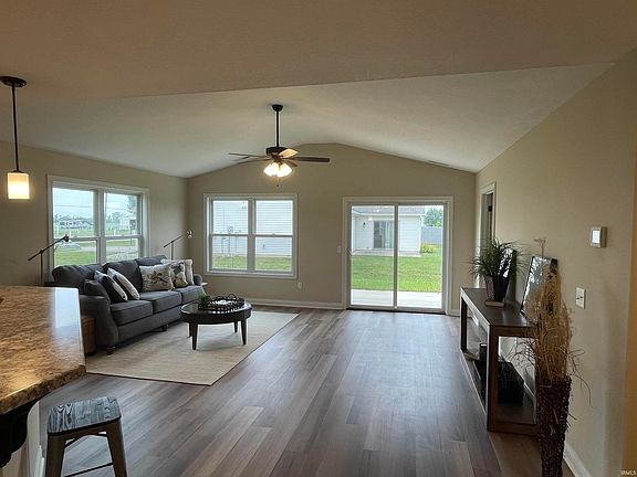 3rd image of 1181 Evelyn Dr