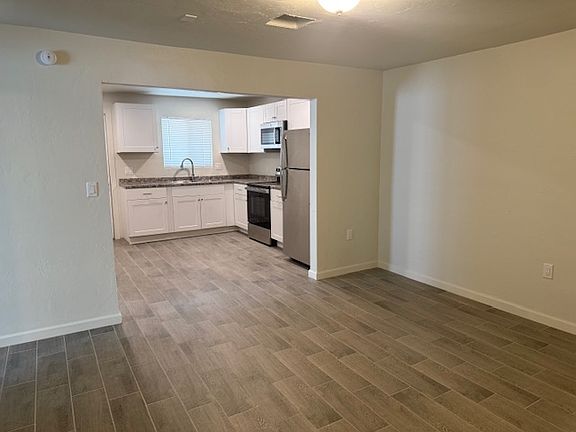 4th image of 143 W Michigan Dr #1