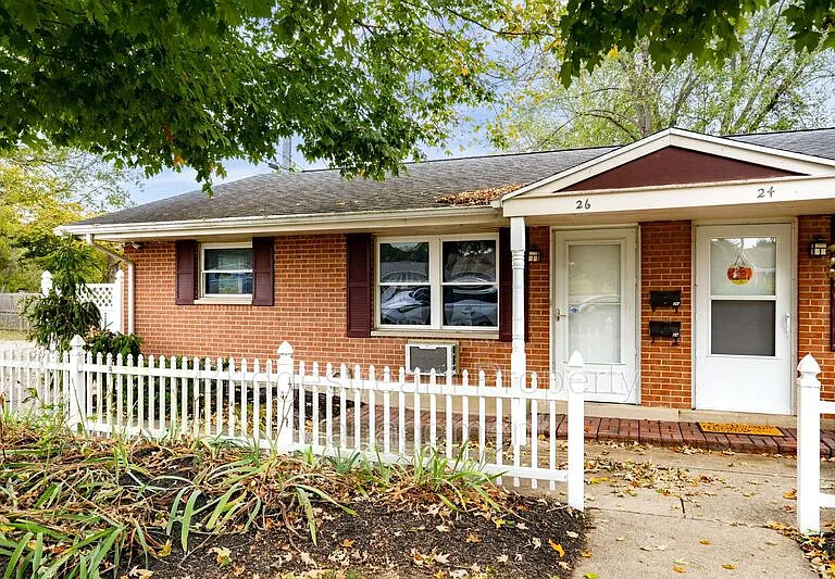 68 Candlewood Ct — Photo 1