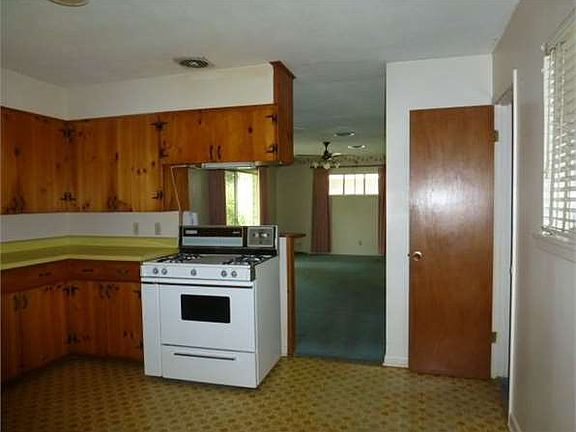5th image of 516 W School St