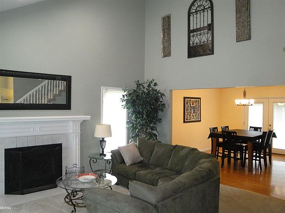 5th image of 39855 E River Ct