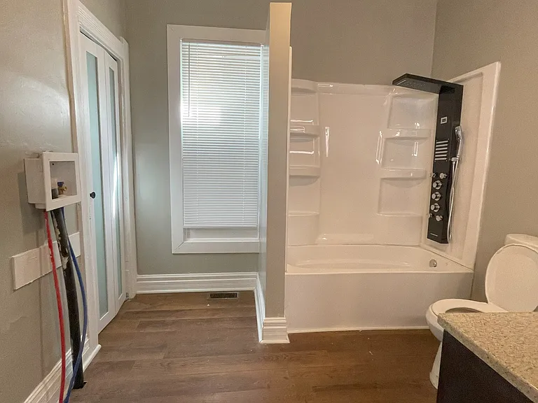 847 Clark St — Photo 5