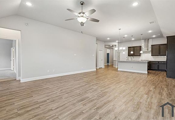 5th image of 810 Mildren Ln