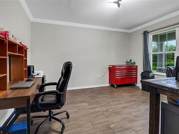 4th image of 2784 6th AVE NE