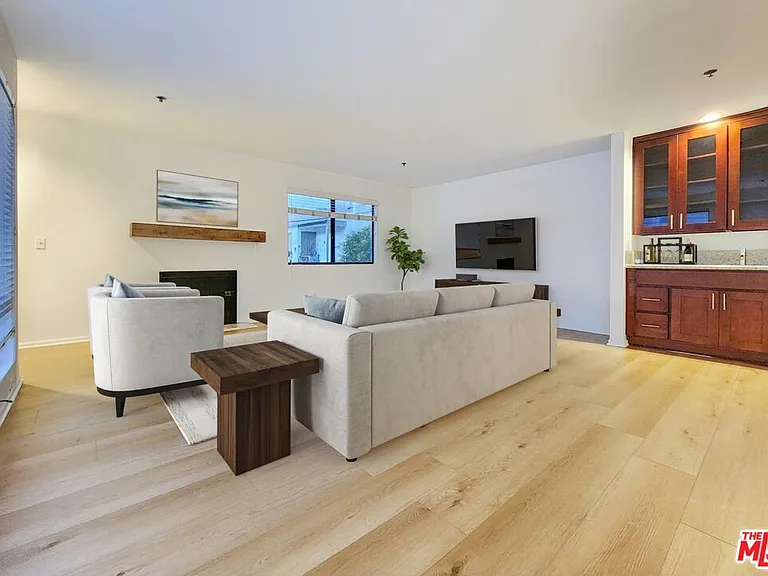832 3rd St #203 — Photo 3