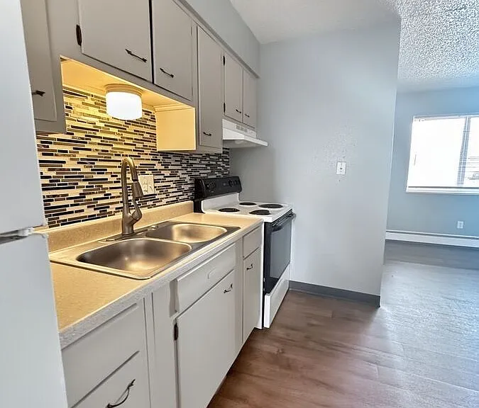 1931 Henderson Ave #12 — Photo 5