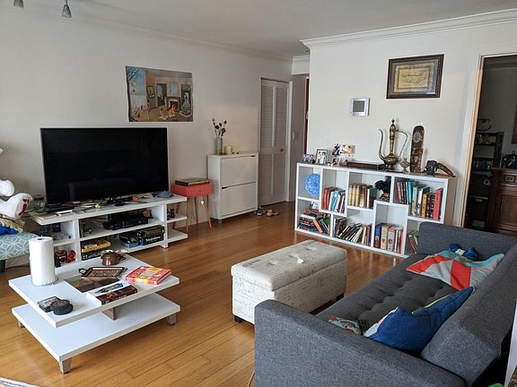 2nd image of 1154 S Barrington Ave APT 212
