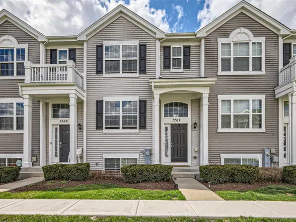 1767 Ruby Dr, Pingree Grove, IL 60140