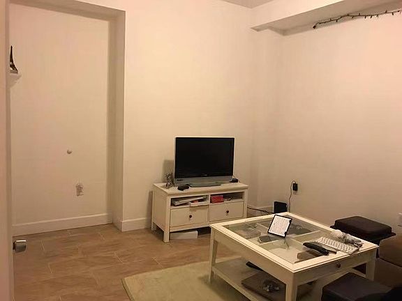 5th image of 1028 Wood St #1F