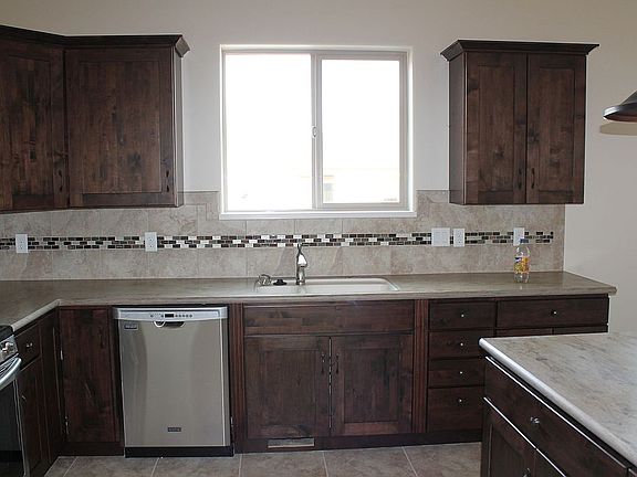 kitchen with backsplach