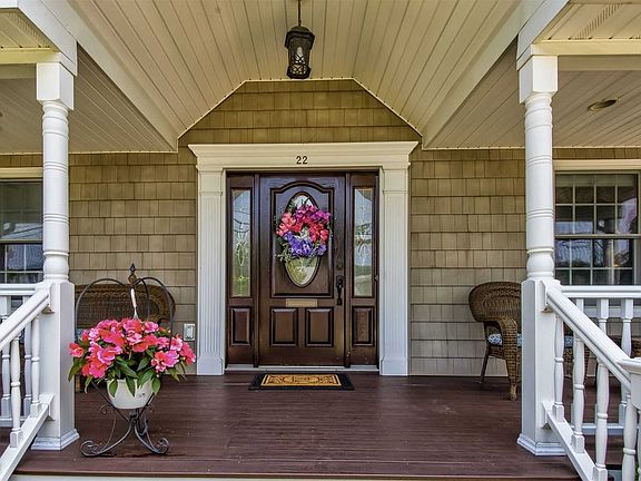 3rd image of 22 Arlyn Dr E