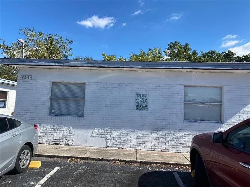1st image of 624 NW 14th Ave APT 2
