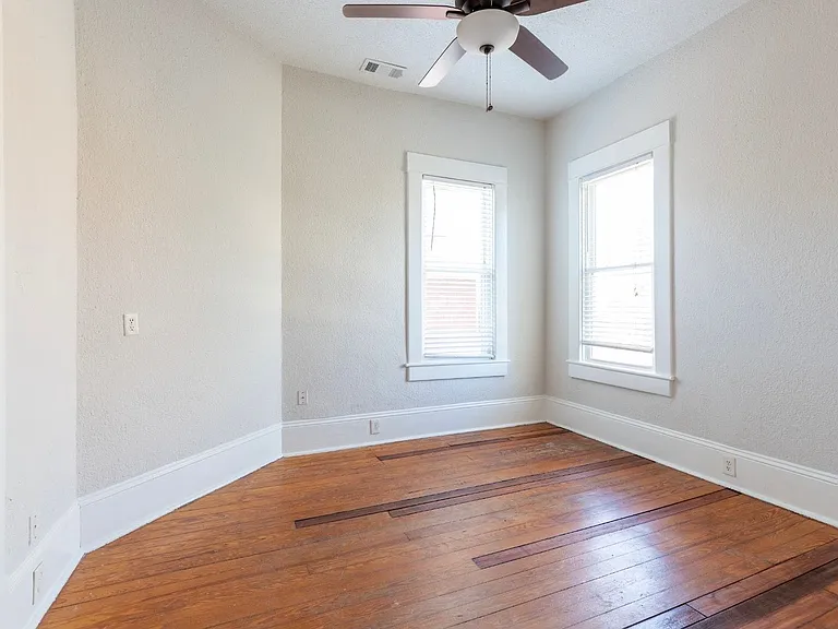 1016 E Anderson St — Photo 34