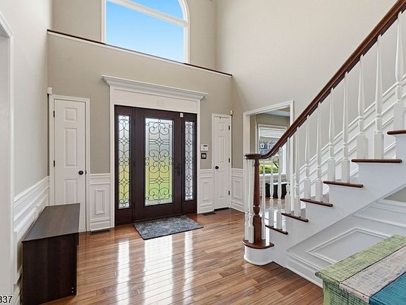 3rd image of 8 Spring Hunter Ct