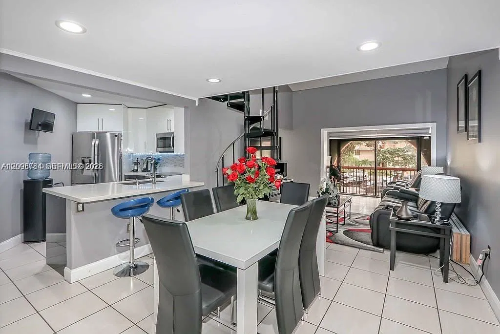 West Fontaine Condo — Photo 4