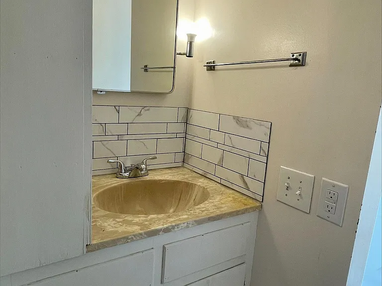 646 Woodland St SW #C — Photo 8