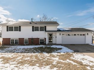 4612 F Ave NE, Cedar Rapids, IA 52402