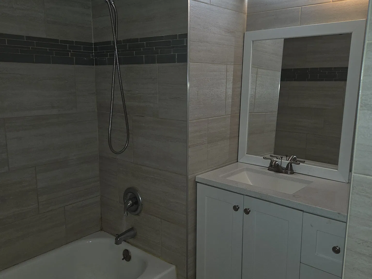 2 bed, 970 sqft, $1,800 — Photo 3