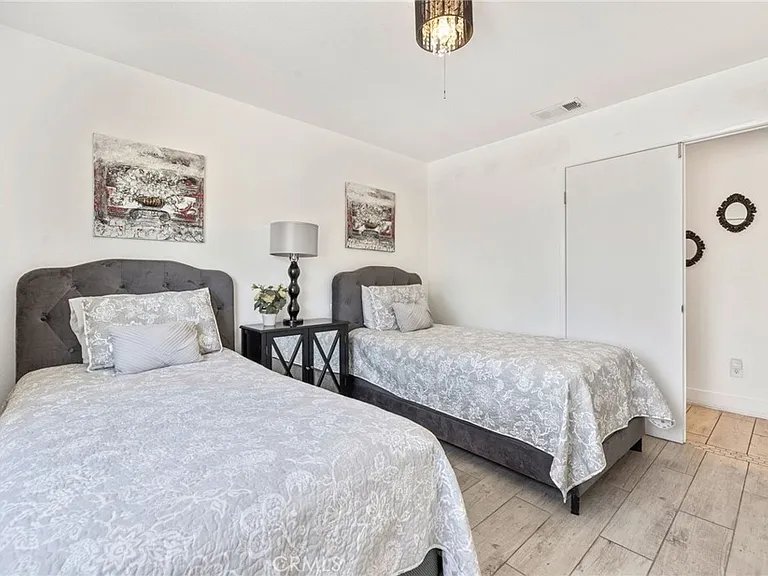 1479 E Francis Dr — Photo 16