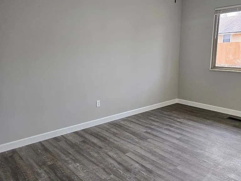803 Monterey Dr — Photo 3