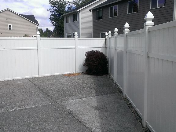 2nd image of 203 NE Miramar Cir