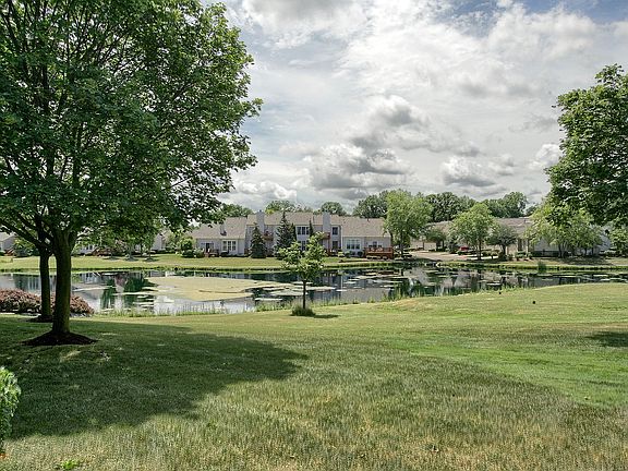 5th image of 39489 Village Run Dr