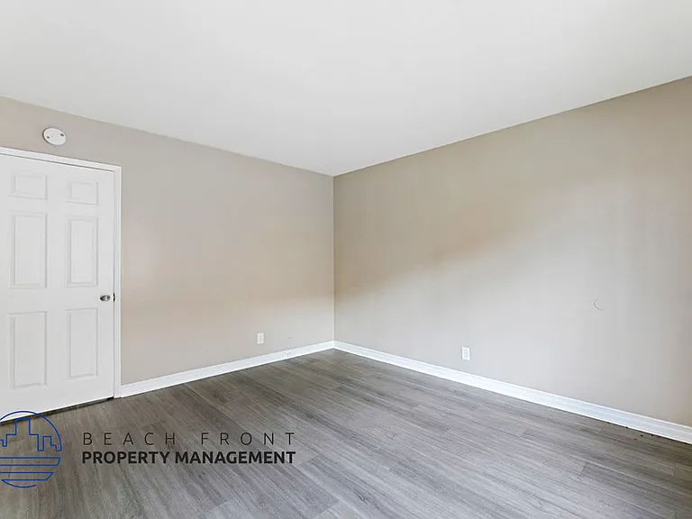 724 Temple Ave. — Photo 17