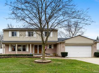 2250 Cumberland Dr, Troy, MI 48085