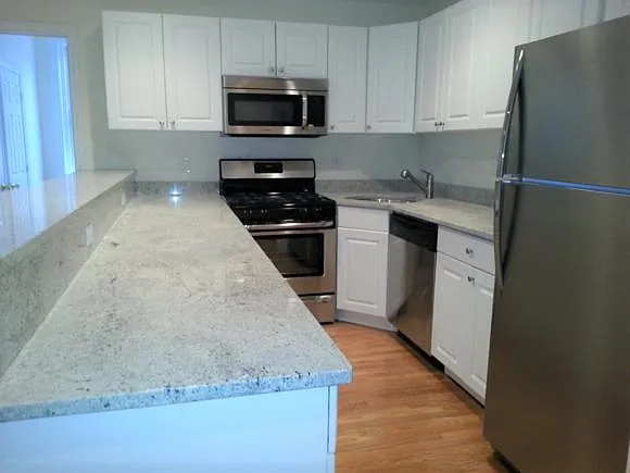 Building Photo - 66 Egmont St #4