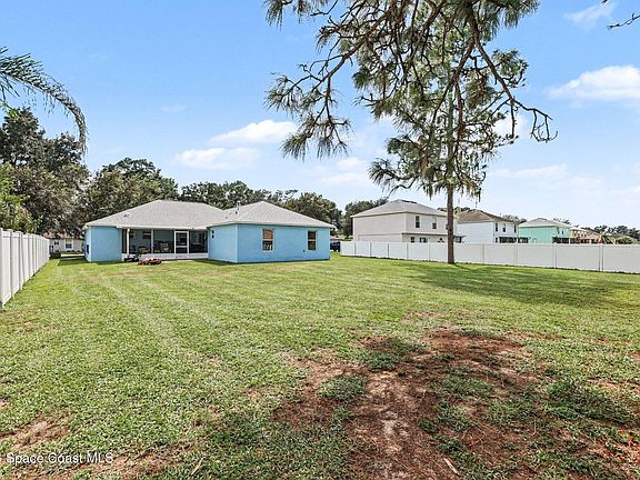 3rd image of 4611 SE 32nd Pl