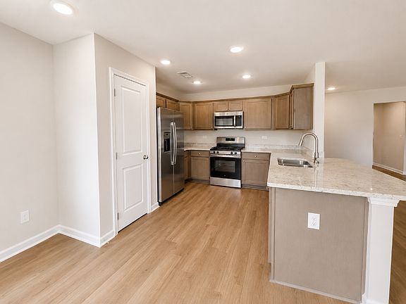 5th image of 102 Asbury Park Dr