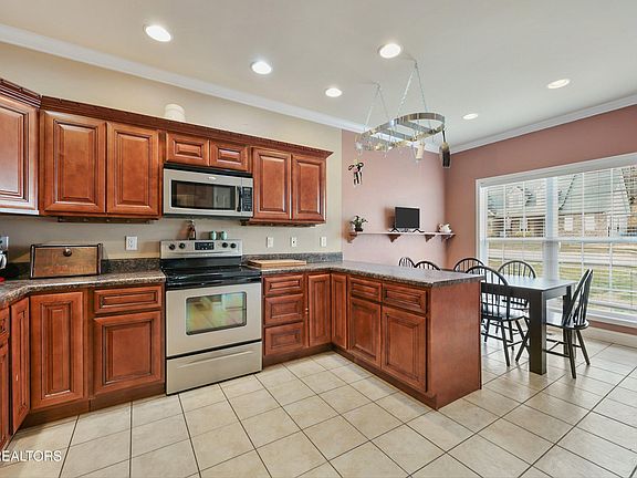 3rd image of 1178 Hillside Ln