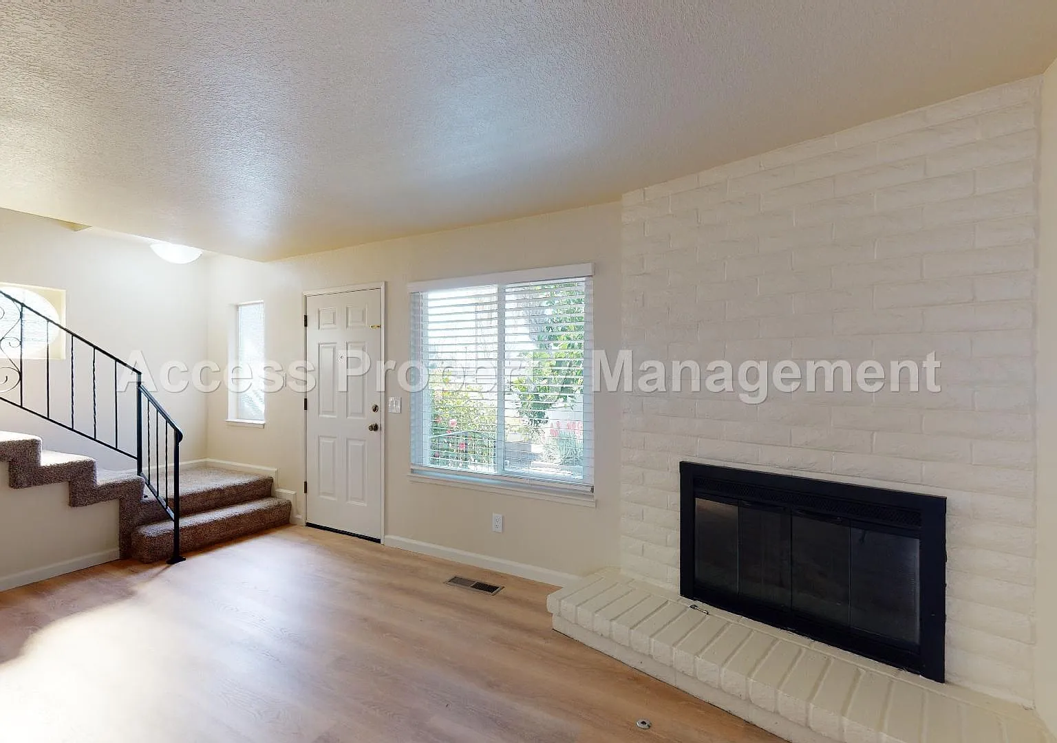 2 bed, 1.5 bath, 1200 sqft, $1,850 — Photo 2