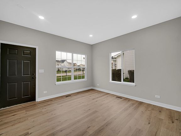 4th image of 2261 Rebecca Cir
