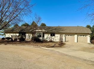 236 Wilson St, Alden, MN 56009