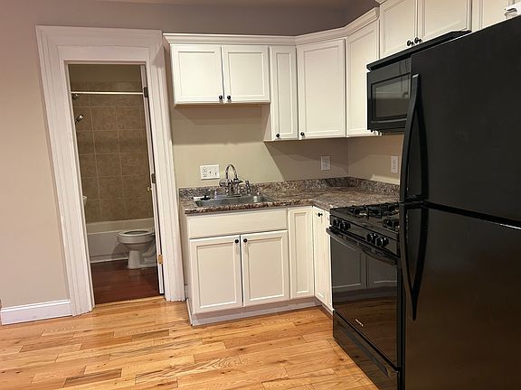 4th image of 312 Gale St
