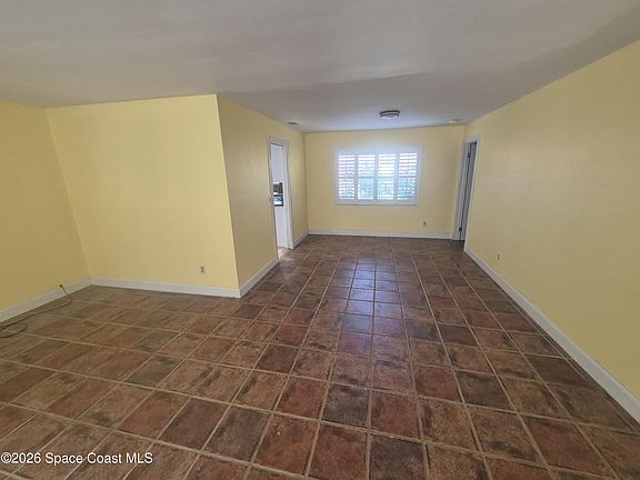 5th image of 655 N Robin Way