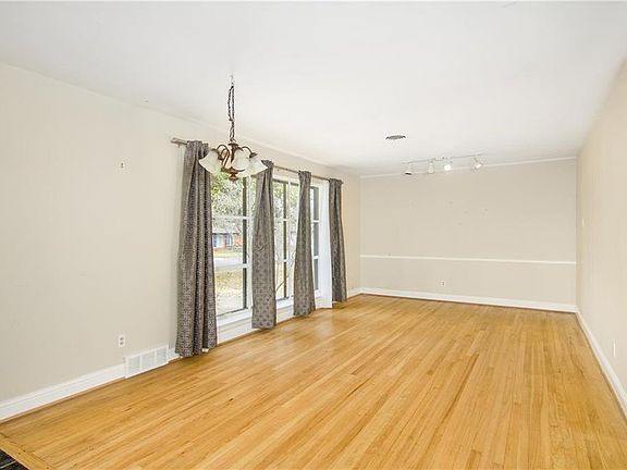 3rd image of 10412 Lake Gardens Dr